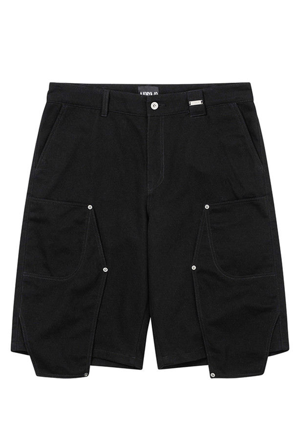 [아조바이아조] 더블니 패널드 쇼츠 - 블랙은 캐주얼, 스트리트 스타일을 즐기는 남성을 위한 숏팬츠입니다. 봄, 여름 시즌에 어울리며, 루즈핏으로 편안한 착용감을 선사합니다. 면 소재로 제작되어 부드러운 촉감을 느낄 수 있습니다. 더블 무릎 패널 디테일과 로고 패치, 메탈 로고 하드웨어, 와이드 벨트 루프, 각인 버튼 등의 특징으로 디자인적인 포인트를 더했습니다. 동네 마실룩, 여행룩, 휴가룩 등 다양한 TPO에 활용하기 좋습니다.
