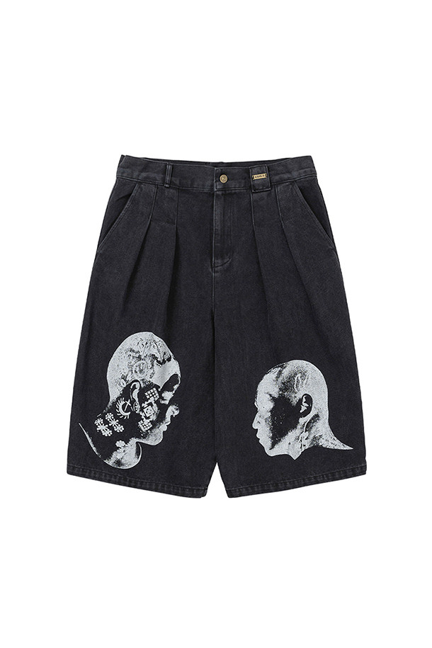 [아조바이아조] DHM MUIL 워시드 데님 버뮤다 쇼츠는 남성용 여름 바지로, 스트릿 스타일을 연출하기에 좋습니다. 블랙 컬러의 데님 소재에 루즈 핏으로 편안함을 더했으며, 와이드 벨트 디자인으로 포인트를 주었습니다. 실크스크린 프린팅과 로고 루프 디테일이 특징이며, 로고 버튼과 메탈 하드웨어로 튼튼함을 더했습니다. 지퍼 플라이로 간편하게 착용 가능하며, 반바지 기장으로 시원하게 입을 수 있습니다.
