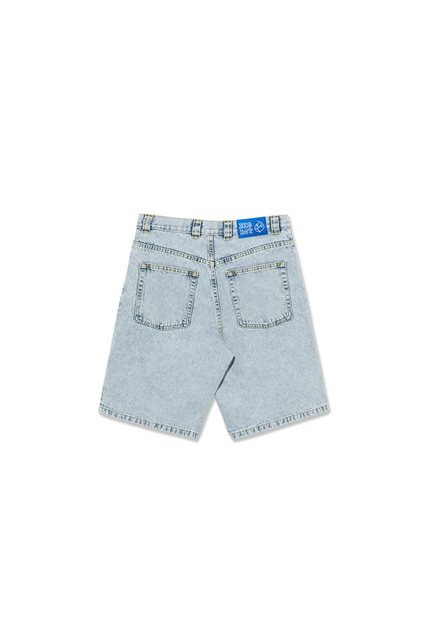 [폴라스케이트] 빅보이 쇼츠 라이트 블루는 편안한 루즈핏으로 제작된 데님 쇼츠입니다. 얇은 두께감의 라이트 블루 컬러 데님 소재에 빈티지 워싱 디테일을 더해 캐주얼한 무드를 연출합니다. 여름철 일상, 휴가, 바캉스 등 다양한 TPO에 맞춰 스타일리시하게 활용하기 좋습니다. 무지 디자인으로 미니멀하고 세련된 스타일을 선호하는 남녀 모두에게 추천합니다. 뻣뻣한 촉감의 데님 소재가 루즈핏과 어우러져 편안한 착용감을 제공합니다.
