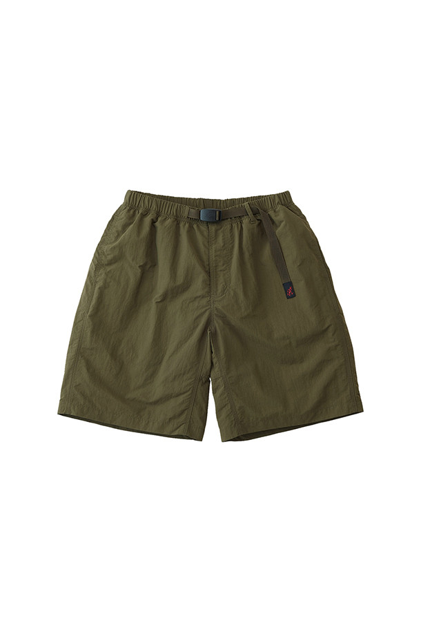 [그라미치] 나일론 루즈 쇼츠 - 딥 올리브는 봄, 여름 시즌 캐주얼하고 스포티한 스타일을 연출하기 좋은 남성용 반바지입니다. 얇고 부드러운 나일론 소재로 제작되어 편안한 착용감을 제공하며, 루즈핏 디자인으로 활동성을 높였습니다. 딥 올리브 컬러와 무지 패턴은 어떤 상의에도 잘 어울려 다양한 스타일 연출에 활용할 수 있습니다. 허리 밴딩 처리로 편안함을 더했으며, 동네 마실룩, 여행룩, 휴가룩 등 다양한 TPO에 맞춰 활용하기 좋습니다. 그라미치 브랜드 특유의 캐주얼한 감성을 느낄 수 있는 제품입니다.
