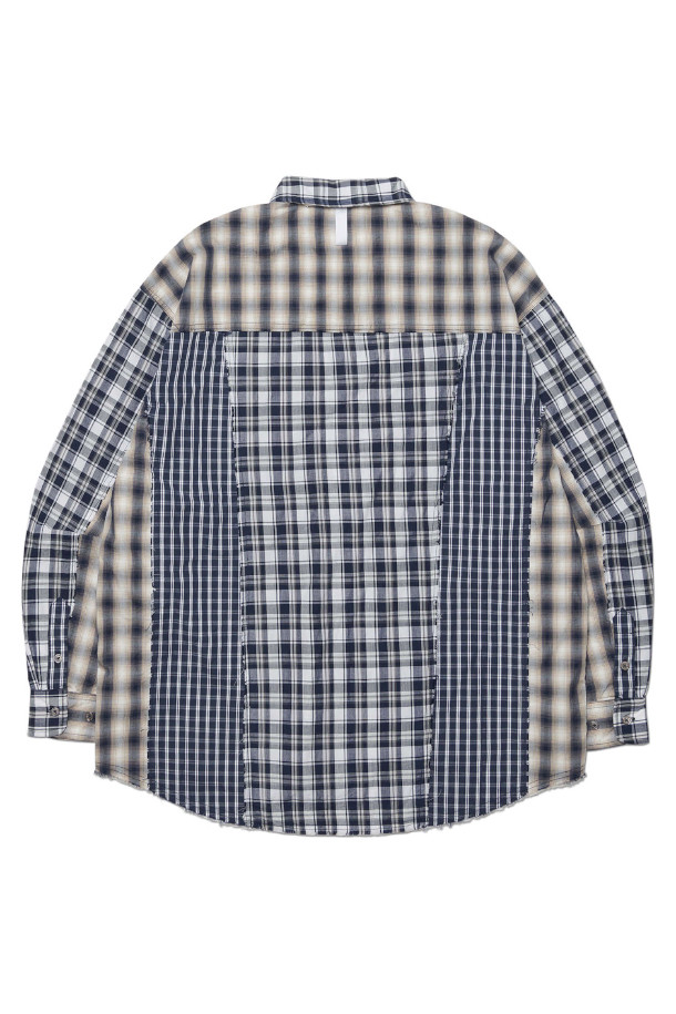네이비 컬러의 로우 엣지 체크 셔츠입니다. FW2025 컬렉션으로, 실험적인 디테일과 워싱 가공을 통해 독특한 분위기를 연출합니다. 면 소재의 두꺼운 두께감으로 가을, 겨울철 따뜻하게 착용 가능하며, 루즈핏으로 편안한 착용감을 선사합니다. 캐주얼, 클래식, 미니멀 스타일을 모두 소화하며, 겨울 데일리룩에 활용하기 좋습니다. 로우 엣지 디테일이 돋보이는 긴소매 체크 셔츠입니다.
