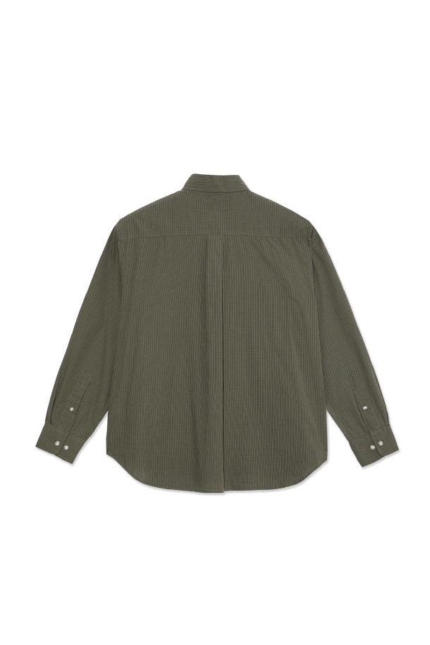 Ben LS Shirt (벤 롱슬리브 셔츠) - Army Green Check (아미 그린 체크)는 남성용 셔츠로, 봄, 가을에 착용하기 좋은 긴소매 셔츠입니다. 차이나 칼라에 오버핏으로 제작되어 베이직하면서도 캐주얼한 스타일을 연출합니다. 중간 두께감의 부드러운 면 소재로 제작되었으며, 체크 패턴과 포켓 디테일이 특징입니다. 데이트룩, 출근룩 등 다양한 TPO에 활용 가능한 셔츠로, 캐주얼, 클래식, 미니멀 스타일을 즐겨 입는 남성에게 추천합니다.
