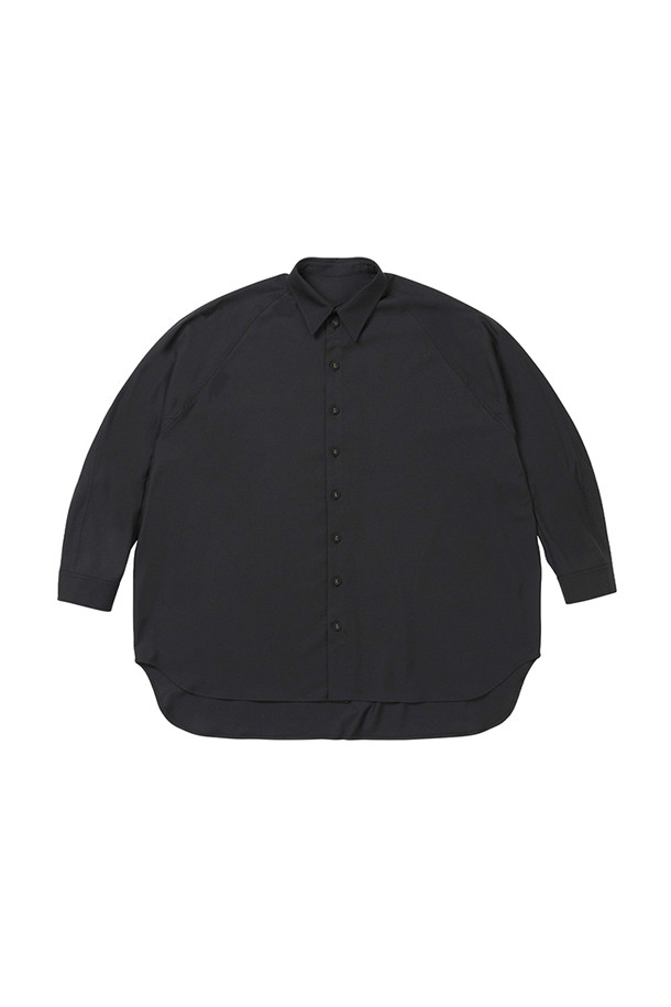 [아조바이아조] 울 블렌드 쓰리디 래글런 셔츠 - 블랙은 남성용 셔츠로, 가을과 겨울에 착용하기 적합합니다. 미니멀한 스타일의 블랙 컬러 셔츠로, 래글런 소매와 3D 패턴 디테일이 특징입니다. 레귤러핏으로 제작되었으며, 스프레드칼라와 버튼 여밈 방식입니다. 울, 폴리에스테르, 레이온 혼방 소재로 제작되어 두께감 있는 착용감을 제공합니다. 출근룩, 겨울 데일리룩, 비즈니스 캐주얼 등 다양한 TPO에 활용 가능하며, 미니멀, 클래식, 시크 스타일을 연출할 수 있습니다.
