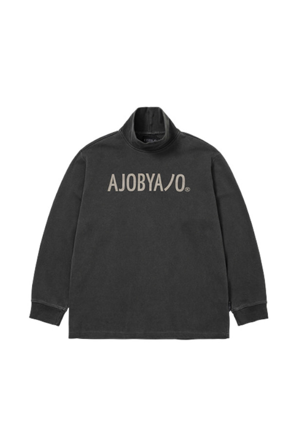 OG 로고 워시드 터틀넥 차콜은 베이직한 스타일을 추구하는 분들을 위한 터틀넥입니다. 부드러운 촉감의 워싱 처리된 면 소재로 제작되어 편안한 착용감을 선사합니다. 가을, 겨울 시즌에 어울리는 긴 소매 디자인이며, 미니멀, 클래식, 캐주얼 룩에 모두 잘 어울립니다. 차콜 컬러에 OG 로고가 포인트로 들어가 세련된 디자인을 완성합니다. 일상에서 폭넓게 활용할 수 있는 아이템입니다.
