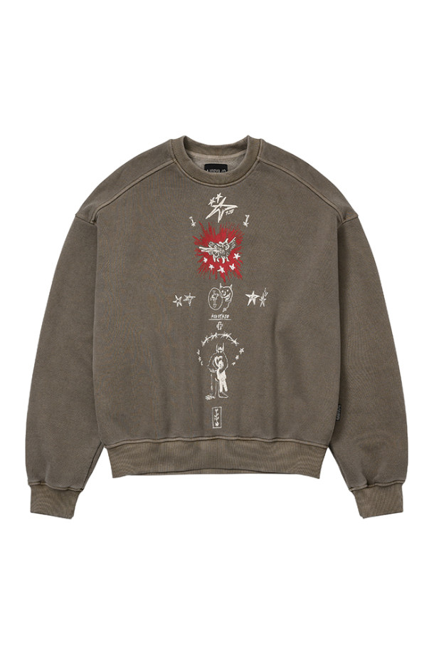 [아조바이아조] 블레싱 두들 워시드 스웻셔츠 - BROWN은 캐주얼, 스트릿 스타일을 즐기는 분들을 위한 가을, 겨울 필수 아이템입니다. 브라운 컬러의 루즈핏/오버핏 스웻셔츠로, 면과 폴리에스테르 혼방 소재로 제작되어 부드러운 촉감을 선사합니다. 두꺼운 두께감과 라운드넥 디자인으로 편안함을 더했으며, 피그먼트 워싱 가공과 실크스크린 프린팅으로 독특한 두들 패턴과 로고 디자인을 표현했습니다. 레이어드 스타일링에 용이하며, 겨울 데일리룩, 집콕룩, 가을 나들이룩 등 다양한 TPO에 활용할 수 있습니다.
