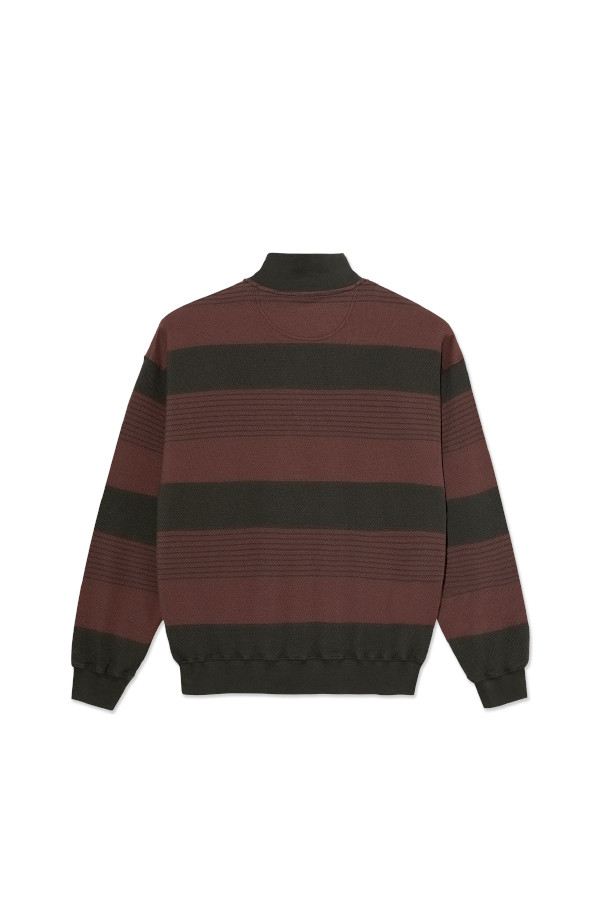 "Surf Half Zip Sweater 서프 하프 집 스웨터"는 캐주얼, 스포티, 미니멀 스타일을 아우르는 남녀 공용 하프넥 스웨터입니다. 가을, 겨울 시즌에 어울리는 두꺼운 두께감과 부드러운 면 소재로 제작되어 편안한 착용감을 선사합니다. 블랙과 브라운 컬러 조합에 스트라이프 패턴이 더해져 포인트를 주며, 하프 집업 디테일로 스타일리시함을 더했습니다. 출근룩부터 모임룩까지, 다양한 TPO에 활용하기 좋은 레귤러핏 긴소매 스웨터입니다.
