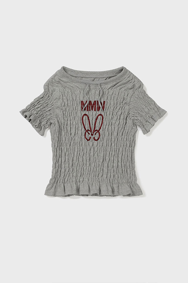 [MMW] 스모킹 HF-T - EVERY GREY는 캐주얼하고 미니멀한 스타일의 여성 티셔츠입니다. 부드러운 면 소재로 제작되어 봄, 여름에 착용하기 좋으며, 슬림핏과 크롭 기장으로 시원한 느낌을 줍니다. 회색 컬러에 로고와 프린트 무늬가 있으며, 스모킹 디테일과 목선 스트링 디테일이 특징입니다. 일상, 데이트룩, 카페룩 등 다양한 TPO에 맞춰 입을 수 있는 실용적인 아이템입니다. 고밀도 원단에 효소가공 처리를 더해 고급스러운 촉감을 선사합니다.
