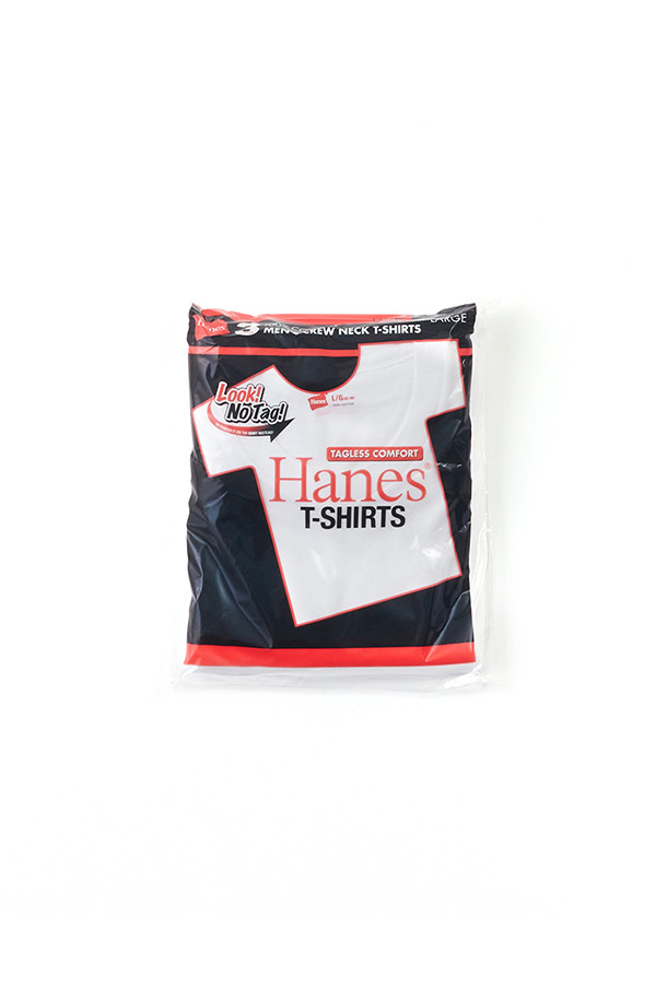 [헤인즈] HANEES RED LABEL (헤인즈 레드 라벨) 3PACK CREW NECK T-SHIRT (3팩 크루넥 티셔츠) - Red 3PT는 베이직한 스타일의 남성용 반팔 티셔츠입니다. 부드러운 촉감의 면 소재로 제작되었으며, 봄, 여름에 착용하기 좋은 얇은 두께감의 레귤러핏 티셔츠입니다. 라운드넥 디자인에 무지 패턴으로, 일상복으로 활용하기 좋으며, 동네 마실룩이나 산책룩으로 편안하게 연출할 수 있습니다. 태그리스 디자인과 튜블러 니트 구조, 26수 싱글 원단, 블라인드 스티치 마감으로 편안한 착용감을 선사합니다.
