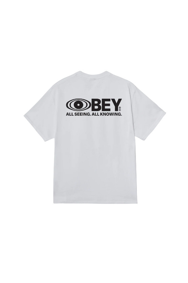 "OBEY ALL SEEING 오베이 올 시잉" 반소매 티셔츠는 남녀 모두 착용 가능한 캐주얼하고 스트릿한 스타일의 상의입니다. 부드러운 면 소재로 제작되어 봄, 여름 시즌에 시원하게 착용하기 좋으며, 크롭 기장과 오버핏으로 트렌디한 핏을 연출합니다. 라운드넥 디자인에 화이트 컬러, 로고 패턴과 그래픽 프린트가 돋보이며, 얇은 두께감으로 편안한 착용감을 선사합니다. 일상에서 개성 있는 스타일을 완성할 수 있는 아이템입니다.

