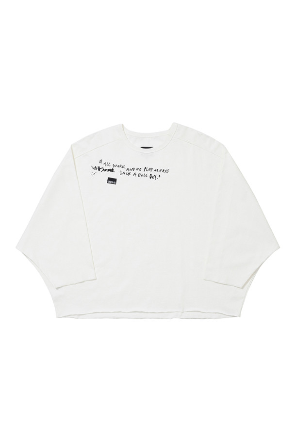 [아조바이아조] Jack a Dull Boy Batwing Long Sleeve T-Shirt (잭 어 덜 보이 배트윙 롱 슬리브 티셔츠) - WHITE는 캐주얼, 스트릿 스타일을 즐기는 분들을 위한 긴소매 티셔츠입니다. 부드러운 면 소재로 제작되어 편안한 착용감을 선사하며, 봄, 여름, 가을 계절에 적합합니다. 오버핏 디자인에 배트윙 슬리브로 독특한 실루엣을 연출하며, 앞면 자수 디테일과 로고 라벨이 특징입니다. 라운드넥으로 제작되었으며, 로우 엣지 밑단 처리가 돋보이는 제품입니다. 동네 마실룩, 여행룩 등 다양한 TPO에 활용하기 좋습니다.
