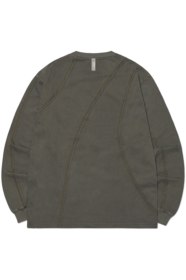 [노매뉴얼] 오버다이드 커팅 롱슬리브 티는 딥 카키 색상의 남녀 공용 롱슬리브 티셔츠입니다. 부드러운 면 소재로 제작되어 봄, 가을에 편안하게 착용하기 좋습니다. 베이직한 스타일의 무지 패턴으로 어떤 룩에도 잘 어울리며, 일상복으로 활용하기 좋습니다. 바이오 워싱 가공을 거쳐 부드러운 촉감을 제공하며, 동네 마실룩이나 산책룩에 캐주얼하고 미니멀한 스타일을 더해줍니다. 워싱 과정으로 인한 개체 차이 및 피그먼트 가공으로 인한 이염 가능성이 있으니 구매 전 참고해주세요.
