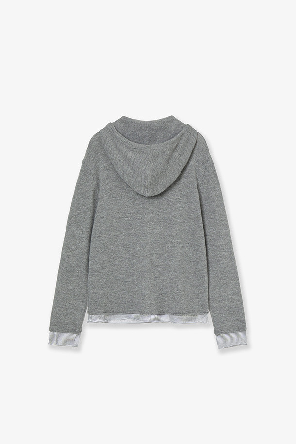 레이어드 니트 후디 - 그레이는 여성용으로, 캐주얼 및 스포티 스타일을 연출하기 좋습니다. 부드러운 니트 소재로 제작되어 봄, 가을, 겨울철에 착용하기 좋으며, 레이어드 디자인이 특징입니다. 크롭 기장과 긴 소매, 후드넥 라인으로 편안하면서도 세련된 핏을 선사합니다. 일상, 산책, 집콕 등 다양한 TPO에 활용 가능하며, 미니멀한 스타일 연출에도 용이합니다.
