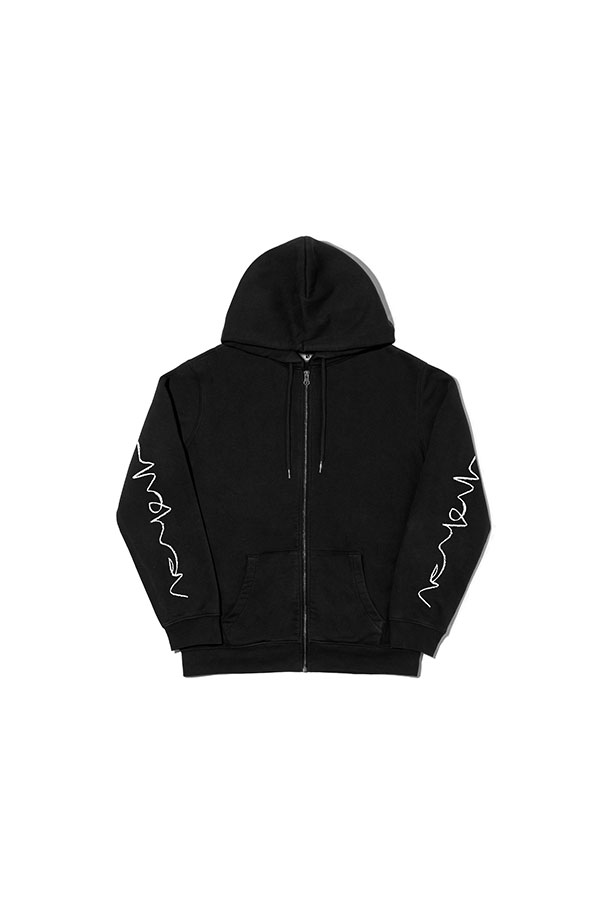 [포에틱] 크레용 암 후드집업 - 블랙은 캐주얼한 스타일의 후드집업으로, 봄, 가을에 착용하기 좋습니다. 소매 부분의 크레용 디테일이 독특한 포인트를 더하며, 후드 디자인으로 편안함을 더했습니다. 레귤러핏으로 제작되어 활동성이 좋고, 일상, 산책 등 다양한 TPO에 활용할 수 있습니다. 블랙 컬러로 미니멀하고 스트리트한 무드를 연출하며, 집업 스타일로 간편하게 착용 가능합니다.
