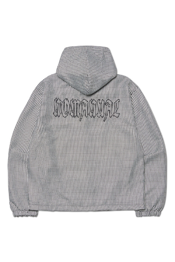 HOUNDSTOOTH CHECK JUMPER (하운드투스 체크 점퍼) - BLACK는 가을, 겨울에 착용하기 좋은 남성용 점퍼입니다. 클래식한 무드의 레귤러핏 디자인으로, 하운드투스 체크 패턴이 돋보입니다. 두꺼운 두께감과 집업 스타일로 편안하게 착용 가능하며, 안감은 나일론 소재로 제작되었습니다. 겨울 데일리룩과 미니멀한 스타일을 즐기는 분들께 추천합니다.
