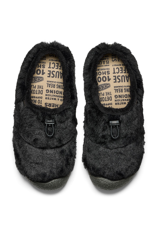 HOWSER III SLIDE (하우저 III 슬라이드) - BLACK/CANTEEN (블랙/캔틴)은 미니멀, 캐주얼, 리조트 스타일을 추구하는 남성들을 위한 슬라이드입니다. 봄, 여름 시즌에 적합하며, 집콕룩, 휴가룩, 리조트룩에 매치하기 좋습니다. 라운드 앞코에 퍼 소재 안감을 사용하여 편안한 착용감을 선사합니다. 무지 디자인으로 어떤 스타일에도 잘 어울리며, 오픈형 디자인으로 신고 벗기 편리합니다. 블랙과 캔틴 두 가지 색상으로 출시되었습니다.
