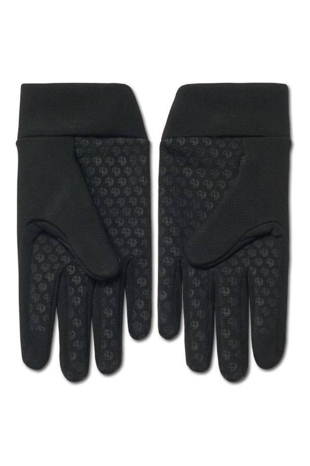 엠블럼 써멀 글러브 - 블랙은 겨울철 보온을 위한 필수 아이템입니다. 폴리에스테르 소재로 제작되어 따뜻하고 부드러운 착용감을 제공하며, 두꺼운 두께감으로 추운 날씨에도 끄떡없습니다. 캐주얼 및 미니멀 스타일을 즐겨 입는 분들께 적합하며, 로고 프린트 디자인으로 포인트를 더했습니다. 일상생활에서 스타일리시하게 활용할 수 있는 써멀 글러브입니다.
