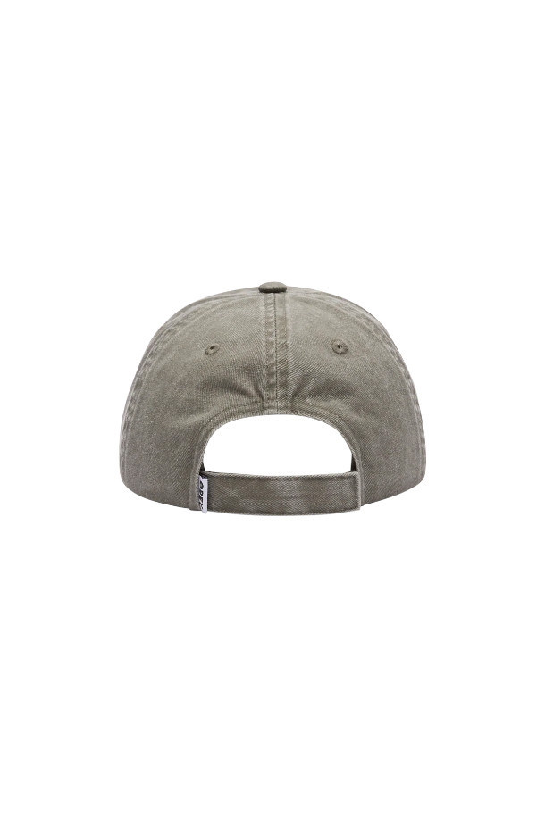 OBEY(오베이) PENN PIGMENT(펜 피그먼트) 6패널 벨크로 백 모자입니다. 부드러운 면 소재로 제작되었으며, 피그먼트 워싱 처리하여 빈티지한 멋을 더했습니다. 올리브와 멀티 컬러 배색, 로고와 스타 패턴이 캐주얼하고 스트리트 스타일을 연출합니다. 챙 넓이와 모자 깊이는 일반 핏으로, 일상, 산책, 여행 등 다양한 TPO에 활용 가능합니다. 뒷면 벨크로 디자인으로 편안하게 착용할 수 있습니다.
