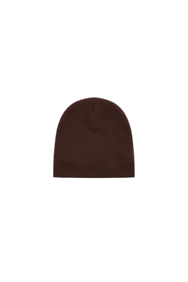 OBEY GETZ BEANIE 오베이 게츠 비니 - DARK BROWN은 부드러운 아크릴 소재로 제작되어 가을과 겨울철에 따뜻하게 착용할 수 있는 깊은 모자 깊이의 비니입니다. 다크 브라운 컬러에 오베이 로고 자수 디테일이 돋보이며, 캐주얼, 미니멀, 클래식 스타일의 의상에 잘 어울립니다. 출근룩이나 모임룩 등 다양한 TPO에 활용 가능하며, 신축성 있는 소재로 편안한 착용감을 제공합니다. 두꺼운 두께감으로 보온성을 높여 추운 날씨에도 따뜻함을 유지해 줍니다.
