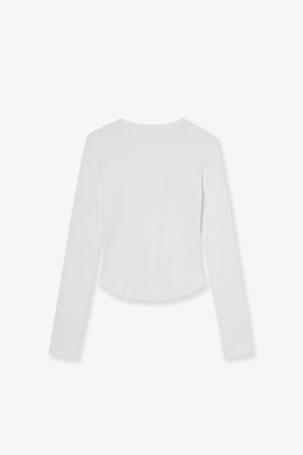 DOT 스몰 레터 L/S - 화이트는 캐주얼하고 미니멀한 스타일을 추구하는 모든 성별을 위한 상의입니다. 부드러운 면 소재로 제작되어 가을과 겨울철 데일리룩에 적합하며, 레귤러 핏과 라운드넥 디자인으로 편안한 착용감을 선사합니다. A로고와 도트 무늬, 로고 디자인이 특징이며, 2025 F/W 'KEEPSAKE' 컬렉션의 일부로 선보입니다. 화이트, 네이비, 멜란지 그레이, 브라운 네 가지 색상으로 출시되어 다양한 겨울 스타일을 연출할 수 있습니다. 긴소매 기장의 레귤러 핏 상의로, 어떤 하의와도 쉽게 매치할 수 있습니다.
