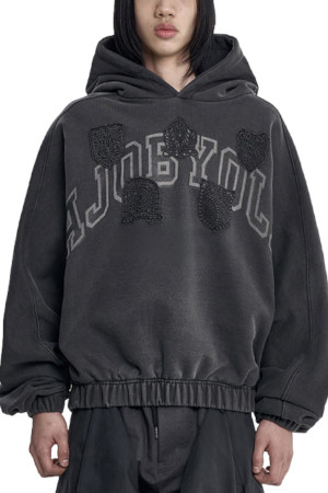 [아조바이아조] University Wappen Batwing Hoodie 유니버시티 와펜 배트윙 후디  - CHARCOAL