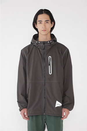 [그라미치X앤드원더] GRAMICCI X AND WANDER BRUSHED NYLON JACKET 원더 브러시드 나일론 자켓 - CHARCOAL