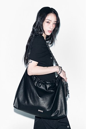 [LEEY] CHAIN SHOULDER BAG  체인 숄더 백 - BLACK
