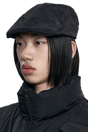[아조바이아조] Tribal Logo Nylon Flat Cap 트라이벌 로고 나일론 플랫 캡  - BLACK