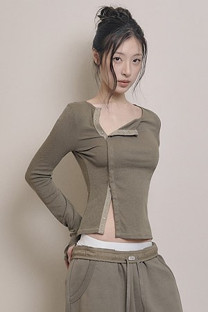 [OURRSHAPE] OPEN SNAP SLIM LONGSLEEVE 오픈 스냅 슬림 롱 슬리브 - KHAKI BROWN