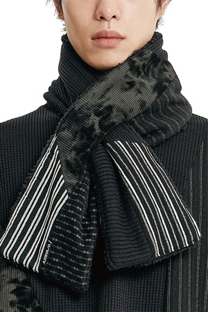 [아조바이아조] Mixed Fabric Muffler 믹스드 패브릭 머플러 - BLACK
