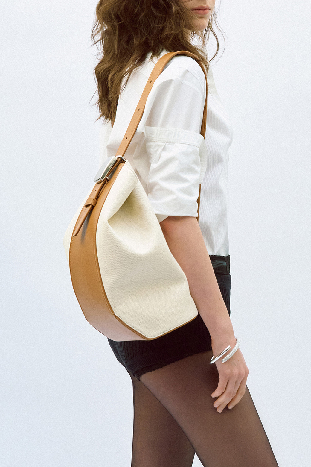 COURONNE●Facade Pond バケットスリング 17 キャンバスバッグ COURONNE] 파사드 폰드(Facade Pond) 버킷 슬링 17 캔버스