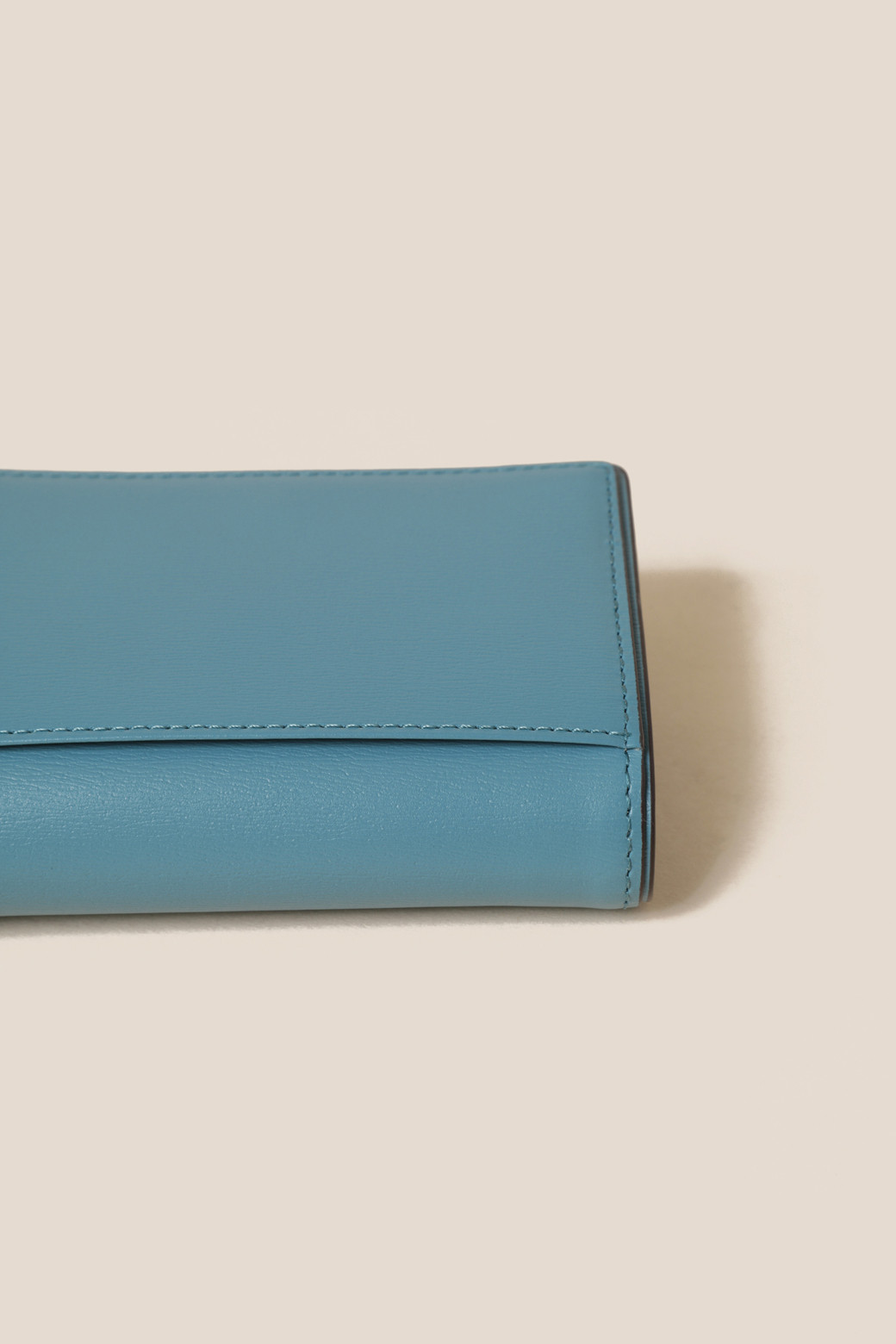 Fermoir Half Wallet (Light Blue)_RCWFX24641BUL - 감도 깊은