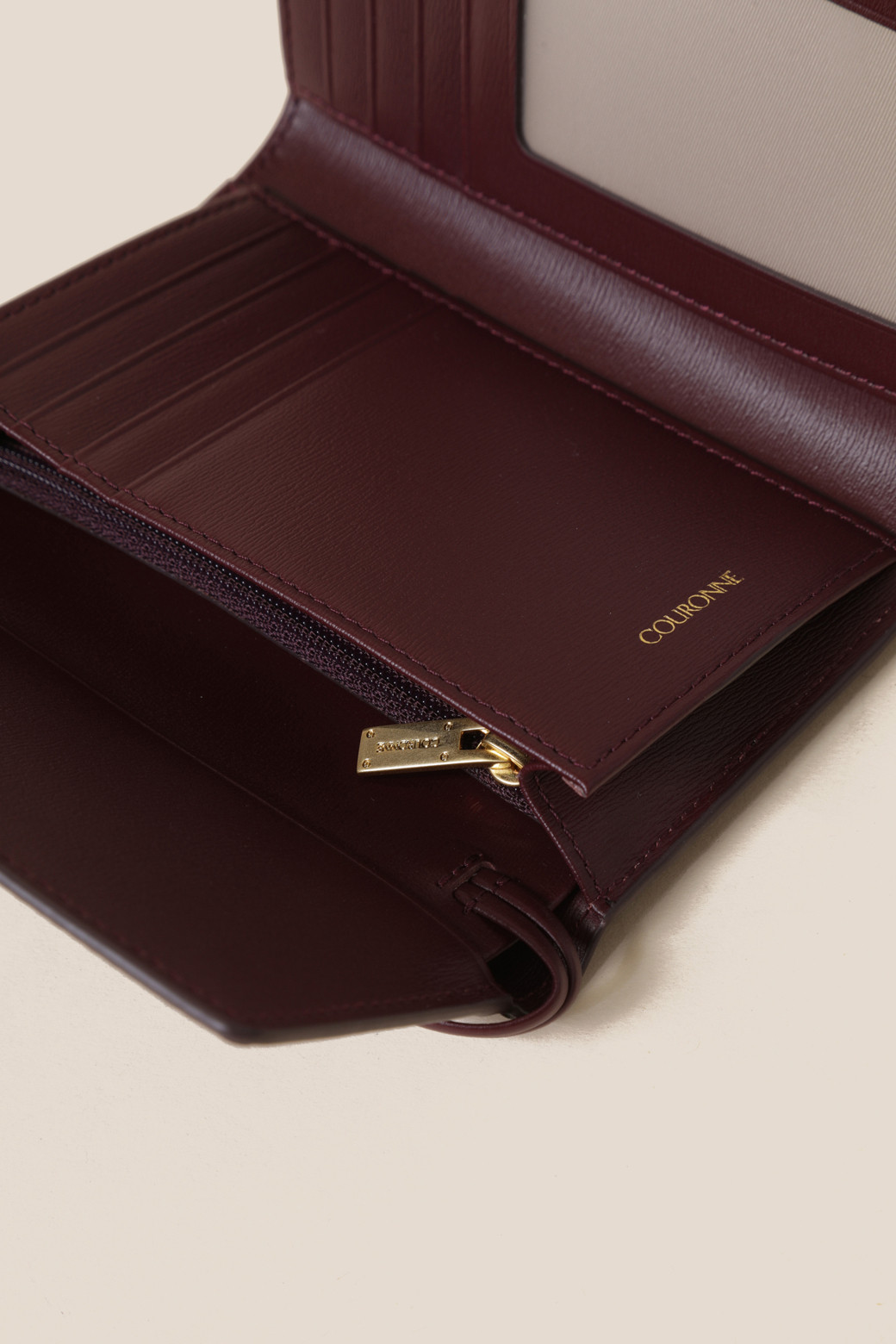 折りたたみ財布 COURONNE Fermoir Middle Wallet (Wine)_RCWEX24641WIX Fermoir Middle Wallet _COURONNE - 코오롱몰