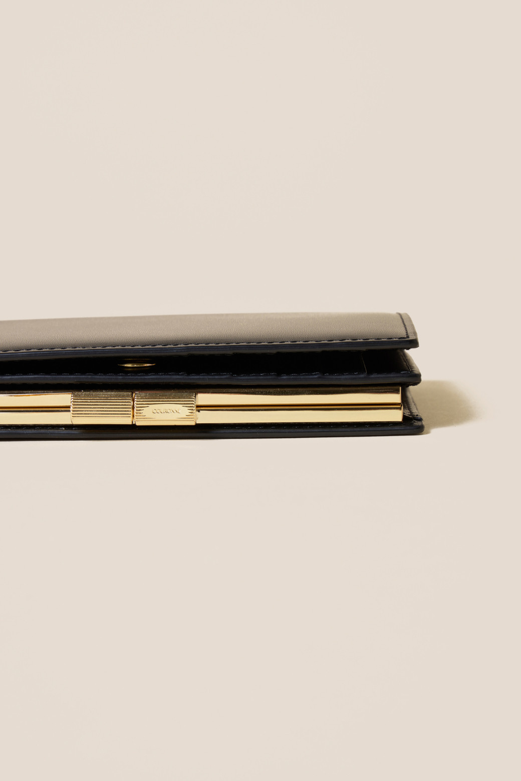 ◇COURONNE◇ Mael Frame Half Wallet (Black)_RCWEX24642BKX Mael Frame Half Wallet _COURONNE - 코오롱몰