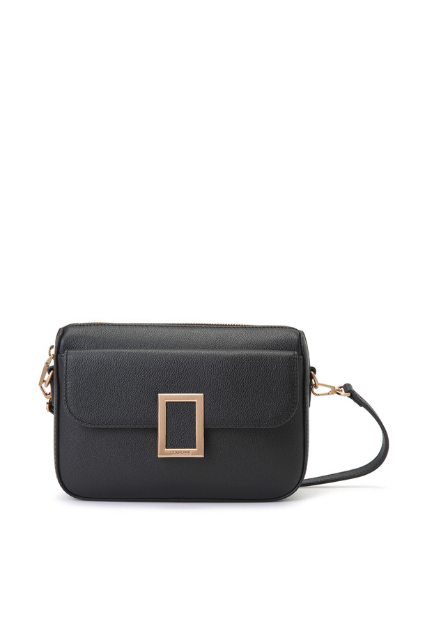 "버베나 크로스 21"은 소가죽 소재의 여성용 크로스백입니다. 미디엄 사이즈의 블랙 컬러, 무지 패턴으로 캐주얼한 스타일을 연출하며, 웨빙 스트랩 디테일이 돋보입니다. 탈부착 및 조절 가능한 스트랩으로 다양한 스타일 연출이 가능하며, 지퍼형 잠금 방식으로 내용물을 안전하게 보관할 수 있습니다. 내부 포켓 1개와 외부 포켓 1개, 골드 하드웨어, 탑 오픈 타입 디자인으로 실용성을 더해 여행룩과 일상룩에 모두 잘 어울립니다.
