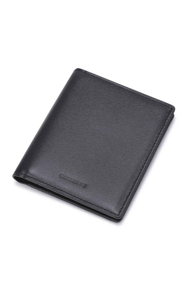 벨로(Velo) 반지갑은 부드러운 터치감과 미니멀한 디자인이 돋보이는 소가죽 반지갑입니다. 사피아노 타입 엠보 가죽으로 제작되어 스크래치와 이염에 강하며, 콤팩트한 사각 디자인으로 제작되었습니다. 내부에는 6개의 카드칸, 1개의 지폐칸, 그리고 클리패스 카드칸 1개가 있어 수납력을 높였습니다. 데이트룩이나 출근룩과 같은 일상에 미니멀하고 클래식한 스타일을 더해 시크한 매력을 연출해보세요.
