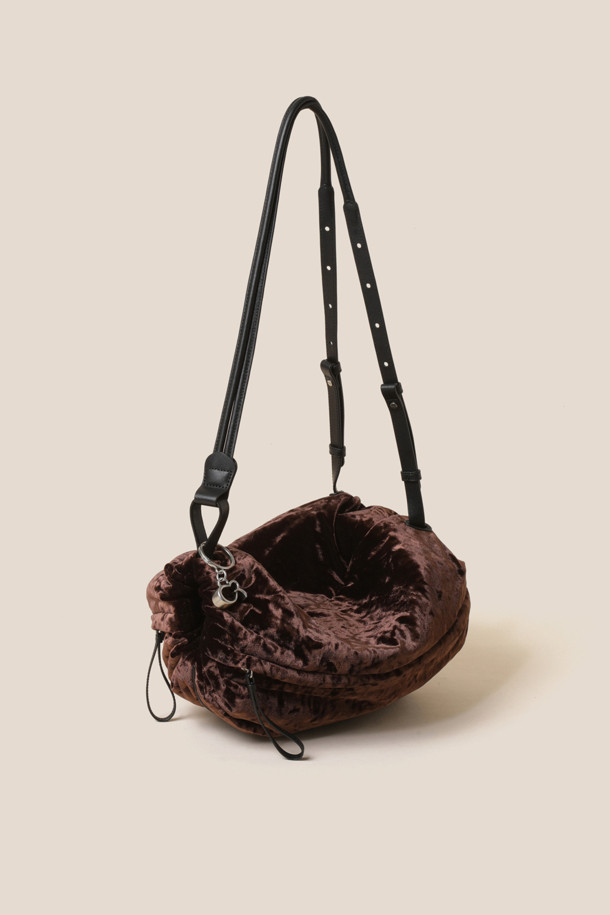 COURONNE - 숄더백 - Douce Shoulder 17 Velvet (Dark Brown)