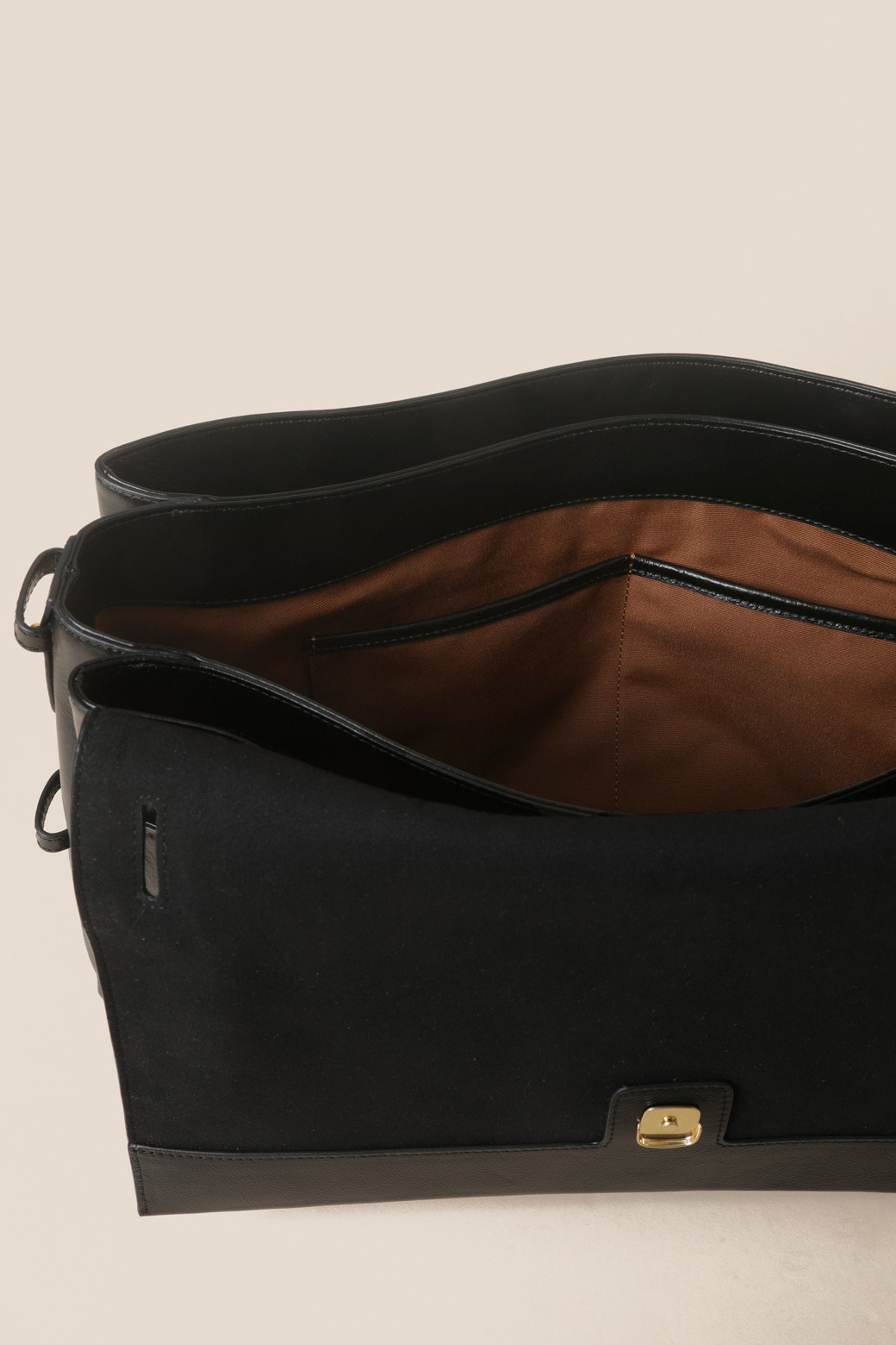 ★COURONNE★ Fermoir Shoulder 42 _RCBSX25114BKX Fermoir Shoulder 42 _RCBSX25114BKX - 감도 깊은 취향 셀렉트샵