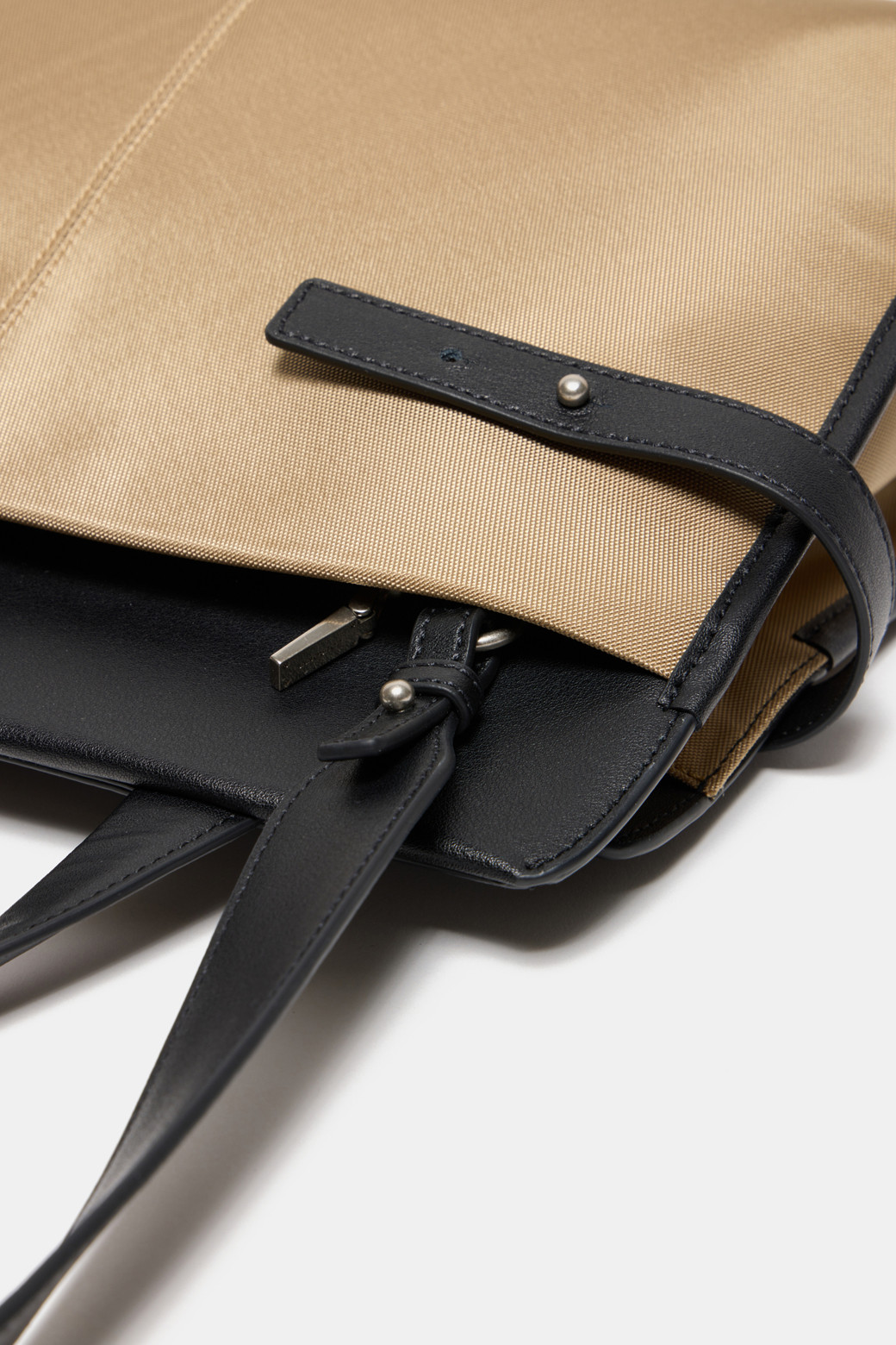COURONNE 正規品/送料/関税込み Facade Noa Tote 36 COURONNE 正規品/送料/関税込み Facade Noa Tote 36 THE NORTH