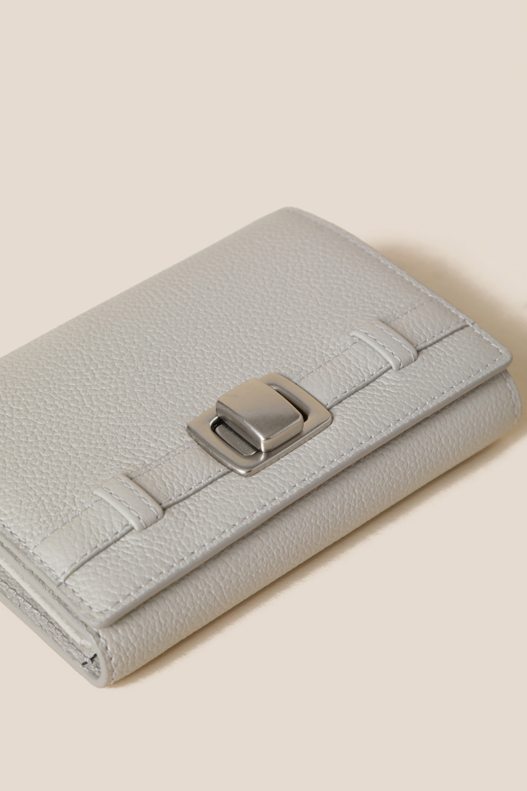 Facade Noa Half Wallet C_RCWFX25143GYL - 감도 깊은 취향