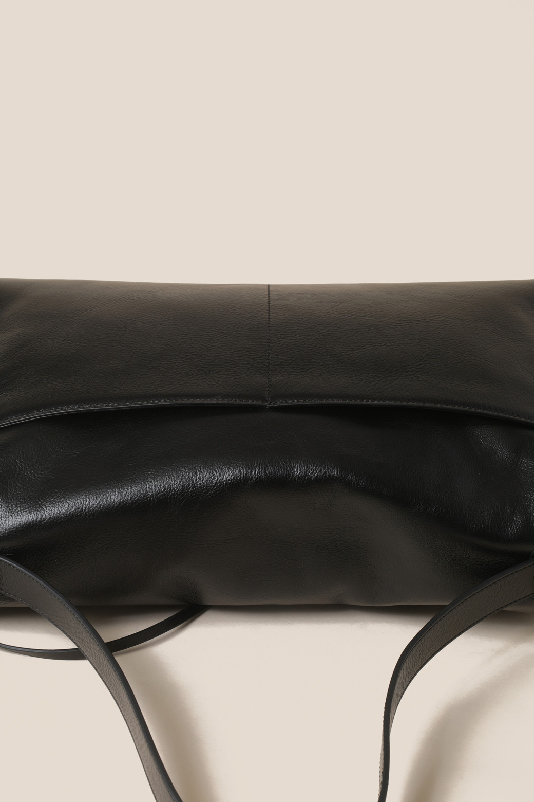 ★COURONNE★ Fermoir Shoulder 42 _RCBSX25114BKX Fermoir Shoulder 42 _RCBSX25114BKX - 감도 깊은 취향 셀렉트샵