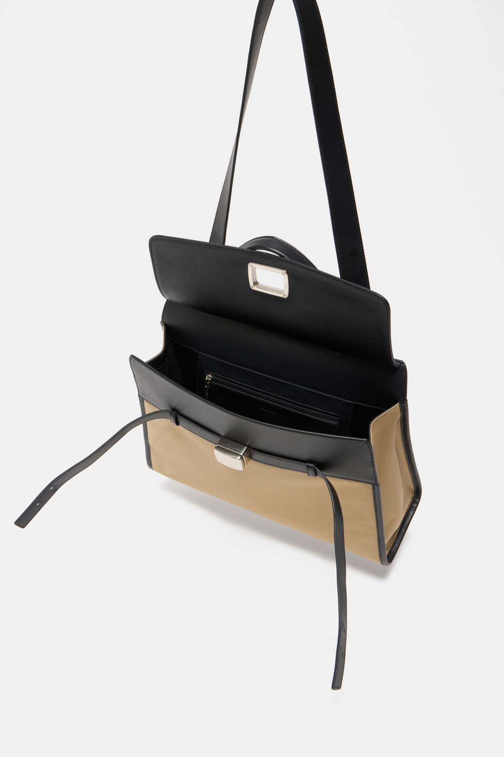 COURONNE 正規品/送料/関税込み Facade Noa Tote 36 COURONNE 正規品/送料/関税込み Facade Noa Tote 36 THE NORTH