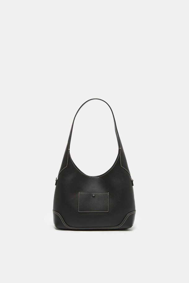 세느 이지 숄더 28은 미디엄 사이즈의 여성 숄더백입니다. 라미네이티드 레더와 혼방 소재로 제작되었으며, 부드러운 촉감과 내구성을 자랑합니다. 미니멀한 디자인에 실버 하드웨어, D링, 참 부착이 가능하며, 11인치 아이패드 수납이 가능합니다. 생활 방수, 방수 기능을 갖춰 실용적이며, 원핸들 숄더 스트랩과 크로스바디 스트랩 옵션, 다양한 착용 방식으로 데이트룩, 오피스룩, 모임룩 등 어떤 스타일에도 잘 어울립니다.
