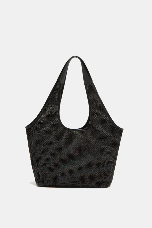 Seine Easy Shoulder 43 Raffia는 라피아와 합성가죽 소재의 여성용 숄더백입니다. 15인치 노트북 수납이 가능한 넉넉한 라지 사이즈로, 무지 패턴의 블랙 컬러가 어떤 룩에도 자연스럽게 어울립니다. 부드러운 텍스처와 경량, 방수 기능을 갖춰 일상에서 편안하게 사용할 수 있으며, 분리형 내부 보드와 내부 포켓 1개가 있어 높은 수납력을 자랑합니다.
