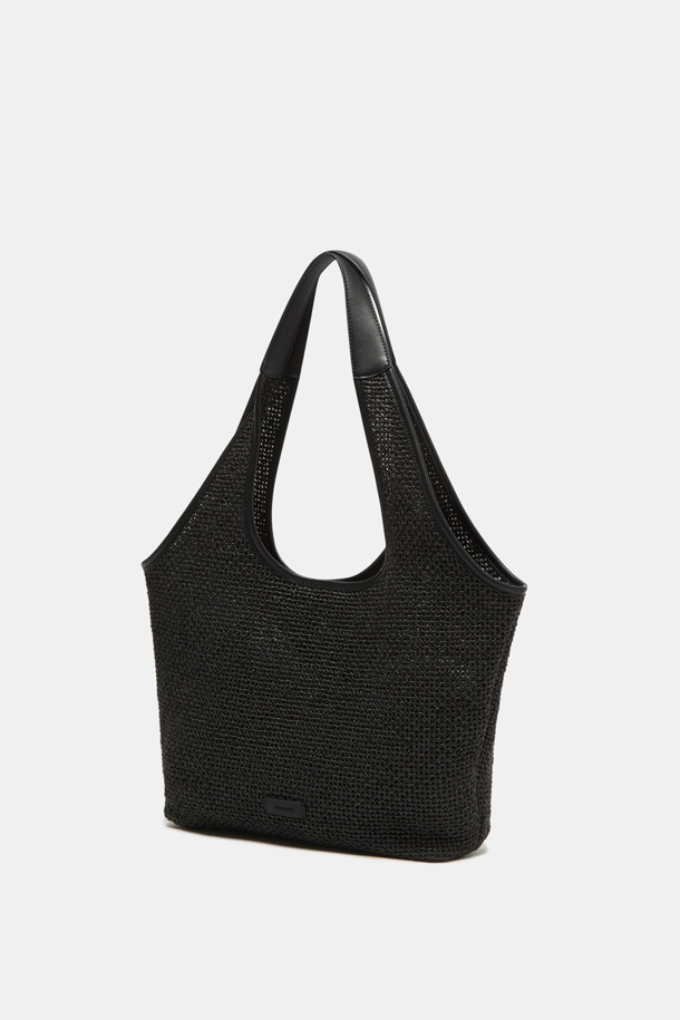 Seine Easy Shoulder 43 Raffia는 라피아와 합성가죽 소재의 여성용 숄더백입니다. 15인치 노트북 수납이 가능한 넉넉한 라지 사이즈로, 무지 패턴의 블랙 컬러가 어떤 룩에도 자연스럽게 어울립니다. 부드러운 텍스처와 경량, 방수 기능을 갖춰 일상에서 편안하게 사용할 수 있으며, 분리형 내부 보드와 내부 포켓 1개가 있어 높은 수납력을 자랑합니다.
