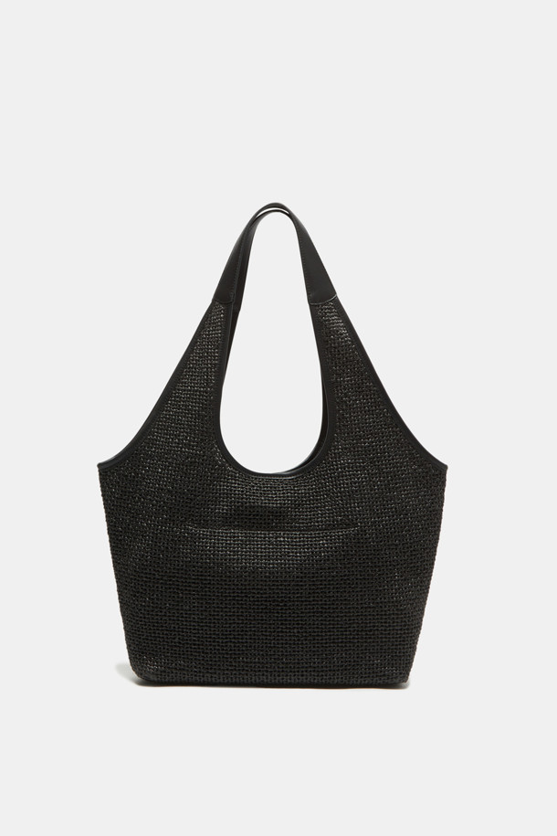 Seine Easy Shoulder 43 Raffia는 라피아와 합성가죽 소재의 여성용 숄더백입니다. 15인치 노트북 수납이 가능한 넉넉한 라지 사이즈로, 무지 패턴의 블랙 컬러가 어떤 룩에도 자연스럽게 어울립니다. 부드러운 텍스처와 경량, 방수 기능을 갖춰 일상에서 편안하게 사용할 수 있으며, 분리형 내부 보드와 내부 포켓 1개가 있어 높은 수납력을 자랑합니다.
