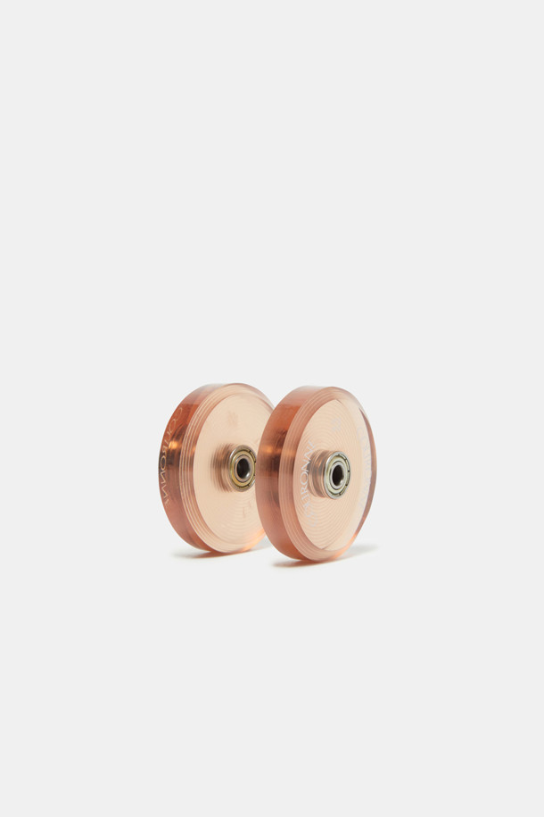 Bagel Color Wheel Set (Dark Brown)은 에폭시 소재로 제작되었으며, 5.5cm 크기의 다크 브라운 컬러 휠 세트입니다. 본 세트는 교체 가능한 휠 시스템으로 8개의 컬러휠, 2개의 렌치, 볼트와 베어링을 포함하며, 휠 교체 매뉴얼과 무료 휠 교체 서비스를 제공합니다. 섬세한 작업과 사이즈 조절 기능을 통해 활용도를 높였습니다.
