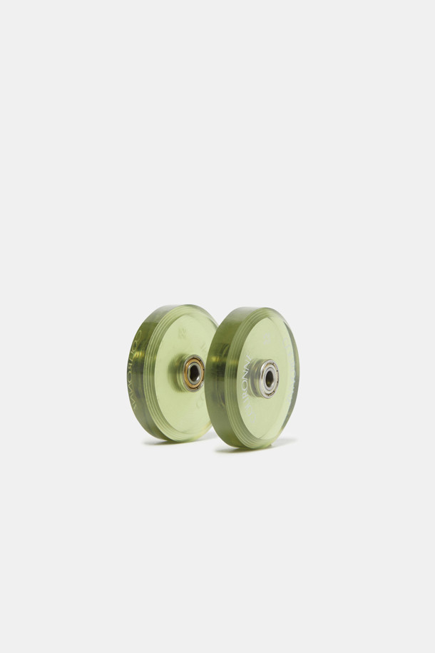 다크 그린 색상의 Bagel Color Wheel Set은 폴리우레탄 소재로 제작된 캐리어 액세서리입니다. 휠 8개, 렌치 2개, 볼트 및 베어링, 설치 매뉴얼이 포함되어 있어 간편하게 교체 가능한 기능을 제공합니다. 커스터마이징이 가능하며, 휠 디자인으로 포인트를 더하여 개성 있는 스타일을 연출할 수 있습니다.
