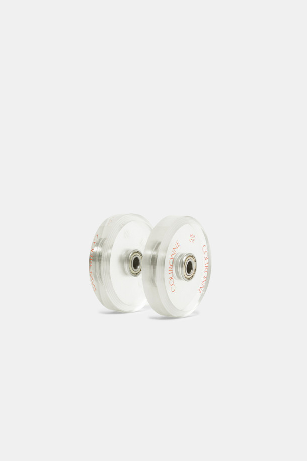 Bagel Color Wheel Set (White)는 5.5cm 크기의 Fleur 휠 디자인과 교체형 컬러 시스템을 갖춘 가방 액세서리입니다. 본 세트는 컬러휠 8개, 렌치 2개, 볼트 및 베어링, 휠 교체 매뉴얼로 구성되어 있으며, 10가지 컬러 옵션으로 커스터마이징이 가능합니다. 전문 휠 교체 서비스를 온/오프라인으로 제공하며, 새 볼트 사용을 권장합니다.
