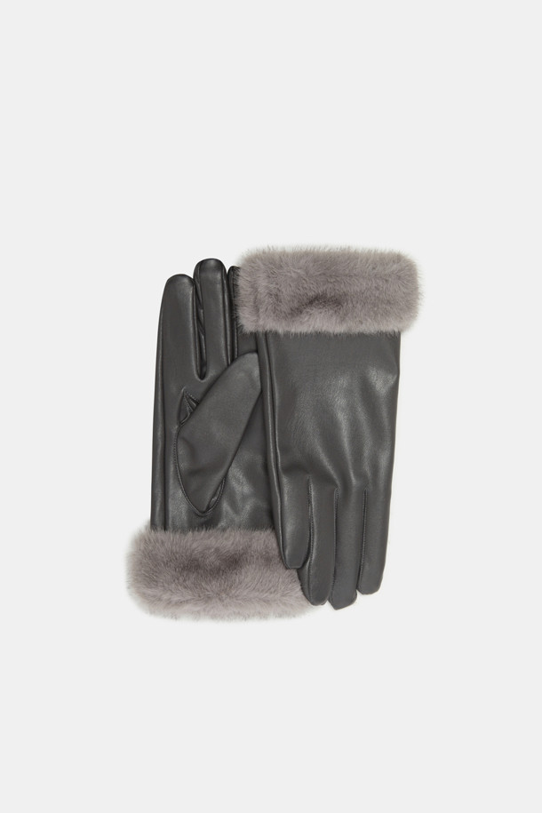 세련된 분위기를 연출하는 여성용 '퍼 트리밍 글러브'입니다. 부드러운 가죽과 풍성한 퍼 소재로 제작되어 겨울철 보온성을 높여줍니다. 그레이와 블랙 두 가지 색상으로 출시되어, 어떤 옷차림에도 잘 어울립니다. 데이트룩, 모임룩과 같은 특별한 날은 물론, 클래식, 미니멀, 시크 스타일을 즐기는 분들께 추천합니다. 특히, 퍼 트리밍이 엘레강스한 무드를 더해줍니다.
