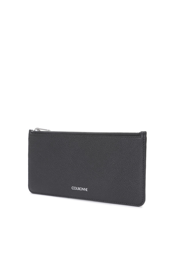 세련된 스타일을 완성하는 제나(Jenna) 플랫 장지갑입니다. 부드러운 소가죽 소재에 엠보 가공을 더해 고급스러운 터치감을 선사하며, 슬림한 디자인으로 오피스룩, 비즈니스 캐주얼, 모임룩 등 다양한 TPO에 활용하기 좋습니다. 내부에는 6개의 카드칸, 1개의 오픈칸, 1개의 지퍼 포켓이 있어 수납력을 높였으며, 로즈 골드 또는 실버 하드웨어 장식이 은은하게 포인트를 더합니다. 미니멀하고 시크한 디자인으로 클래식한 스타일을 즐기는 여성분들께 추천합니다. 지퍼형 잠금 방식으로 소지품을 안전하게 보관할 수 있습니다.
